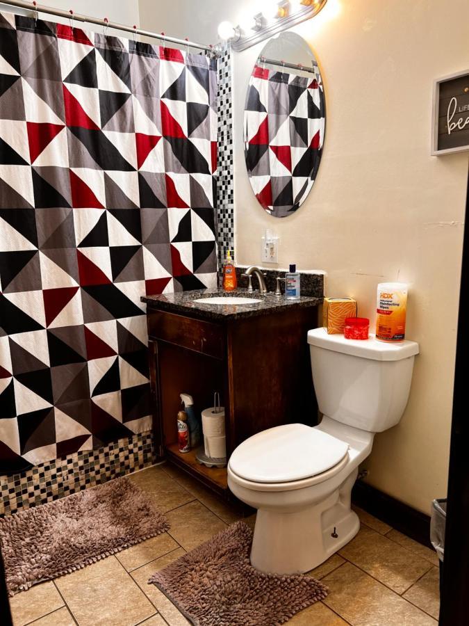 Clean, Spacious, Inexpensive Queen Br Hotel Chicago Exterior photo